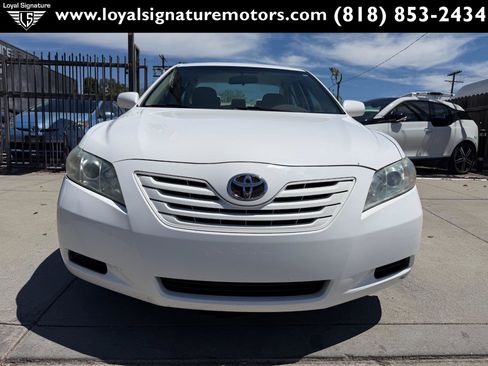 Used 2009 Toyota Camry LE FWD image 2