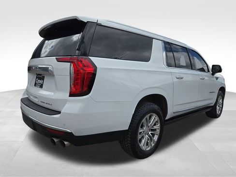 Used 2021 GMC Yukon XL Denali w/ Denali Premium Package AWD/4WD image 13