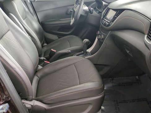 Certified 2022 Chevrolet Trax LT w/ LT Convenience Package image 52