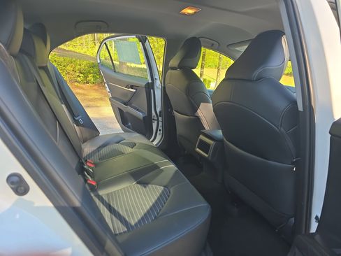 Used 2024 Toyota Camry SE image 11