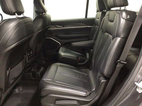 Used 2022 Jeep Grand Cherokee L Limited AWD/4WD image 17