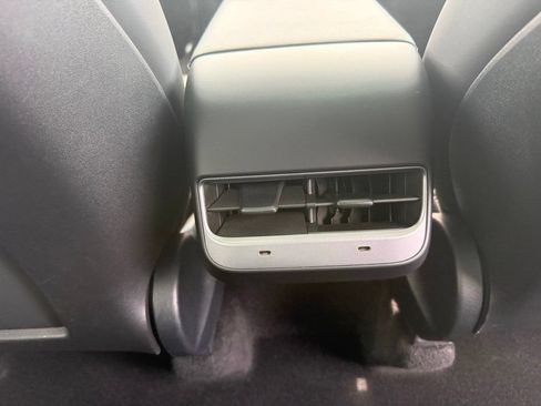 Used 2024 Tesla Model Y Long Range AWD/4WD image 28