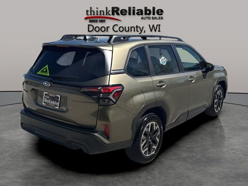 Used 2025 Subaru Forester Premium AWD/4WD image 5