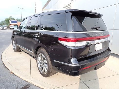 Certified 2024 Lincoln Navigator Premiere image 3