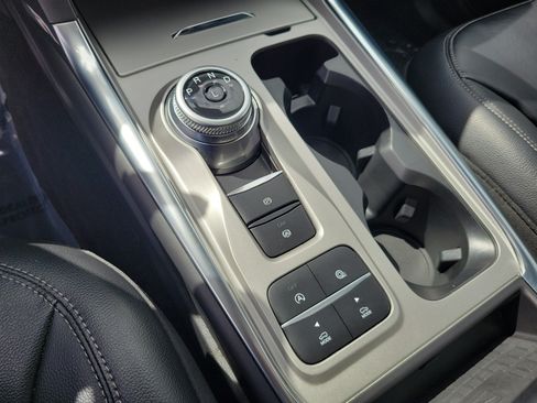 Used 2023 Ford Explorer Limited w/ Limited Technology Package RWD image 27