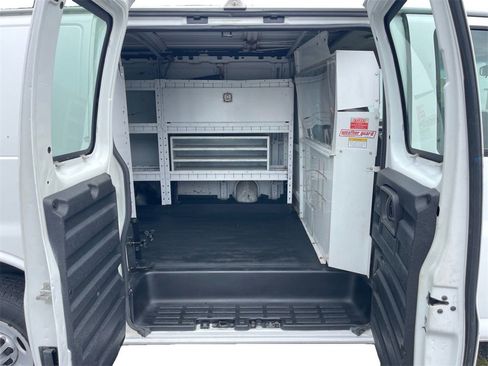 Used 2010 Chevrolet Express 2500 image 11