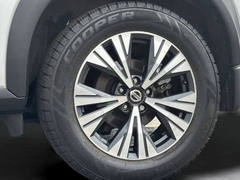 Used 2021 Nissan Rogue SV AWD/4WD image 16