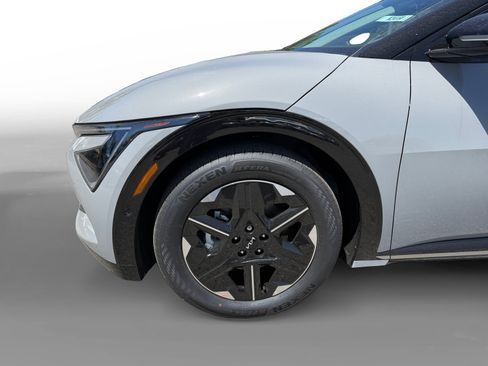 New 2026 Kia EV6 Wind RWD image 9
