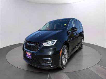 Used 2023 Chrysler Pacifica Touring-L