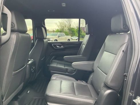 Used 2022 Chevrolet Suburban LT w/ Luxury Package AWD/4WD image 15