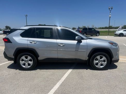 Used 2021 Toyota RAV4 XLE w/ Convenience Package FWD image 6
