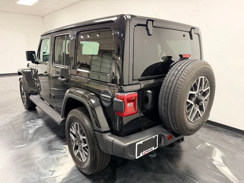 Used 2024 Jeep Wrangler Unlimited Sahara AWD/4WD image 20