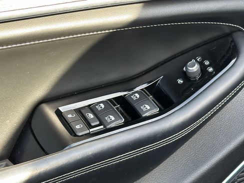 Used 2023 Jeep Grand Cherokee Overland w/ Luxury Tech Group IV AWD/4WD image 22