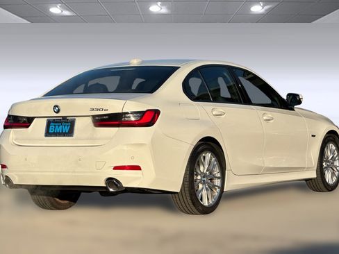 Used 2023 BMW 330e 330e w/ Driving Assistance Package image 9