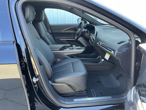 New 2025 Cadillac Lyriq Luxury image 11