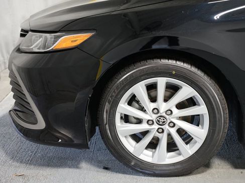 Certified 2022 Toyota Camry LE image 5
