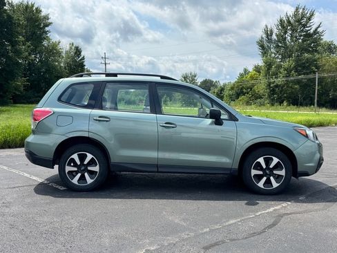 Used 2017 Subaru Forester 2.5i w/ Alloy Wheel Package AWD/4WD image 4