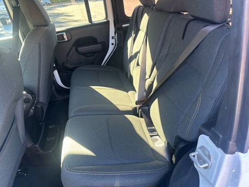 Used 2024 Jeep Wrangler Unlimited AWD/4WD image 19