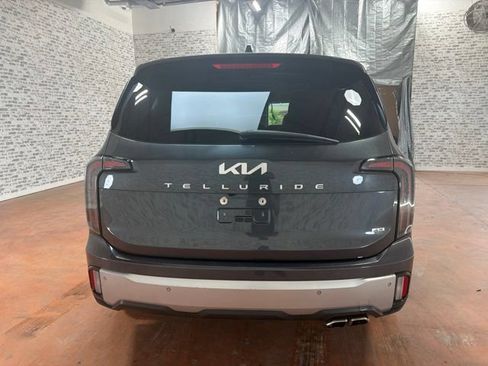 Used 2023 Kia Telluride EX w/ EX Captain's Chair Package AWD/4WD image 6