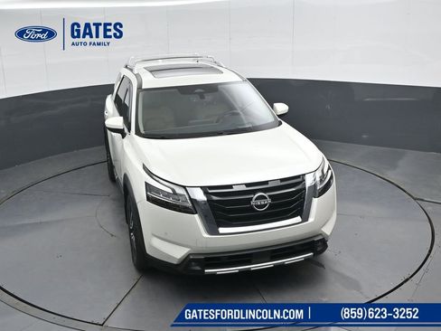 Used 2023 Nissan Pathfinder Platinum AWD/4WD image 55