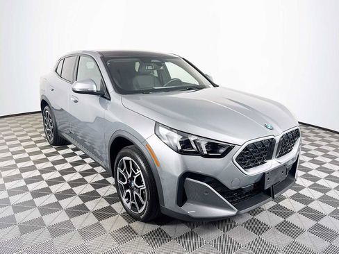 Used 2025 BMW X2 xDrive28i w/ Premium Package image 6