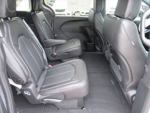 New 2026 Chrysler Pacifica Select FWD image 26