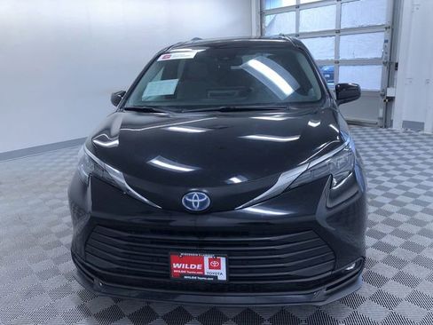 Certified 2025 Toyota Sienna XLE image 14