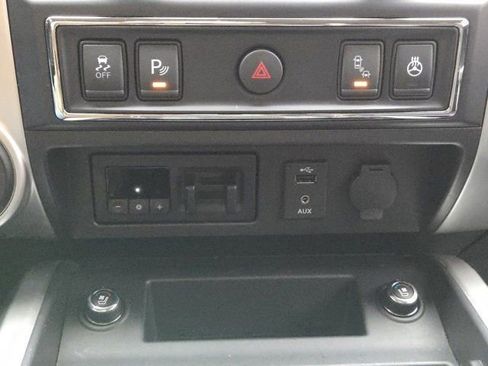 Used 2018 Nissan Titan PRO-4X w/ Pro-4x Convenience Package image 12