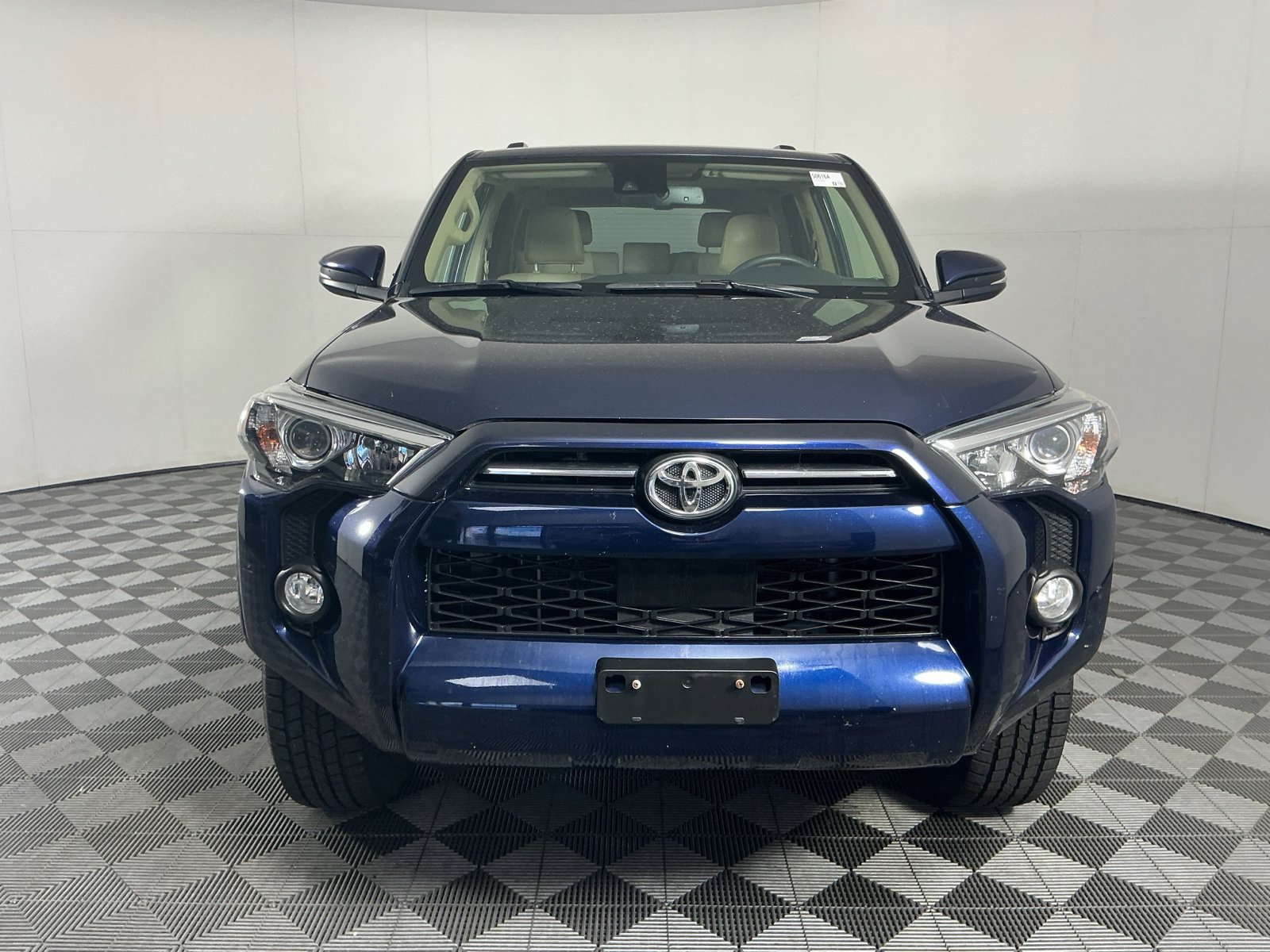 Used 2020 Toyota 4Runner SR5 Premium w/ Moonroof Package AWD/4WD image 2