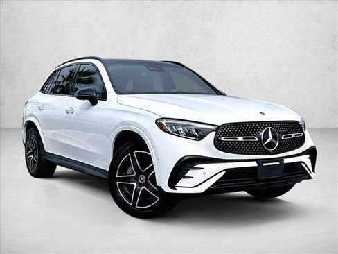 Used 2024 Mercedes-Benz GLC 300 4MATIC image 11