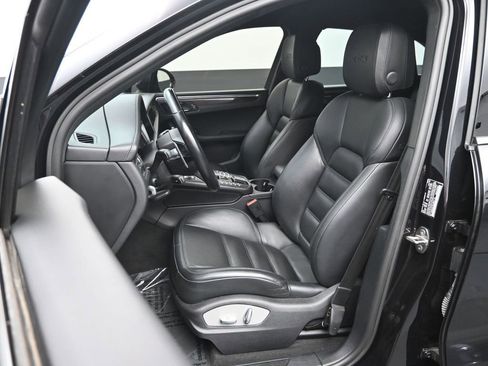 Used 2021 Porsche Macan GTS image 29