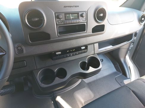 Used 2025 Mercedes-Benz Sprinter 2500 image 16