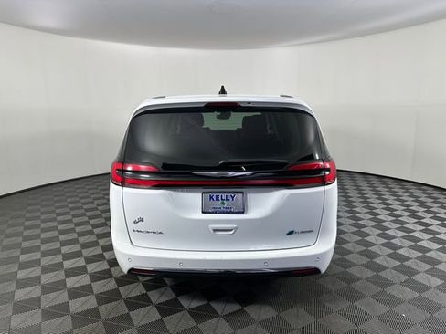 Certified 2023 Chrysler Pacifica Limited FWD image 7
