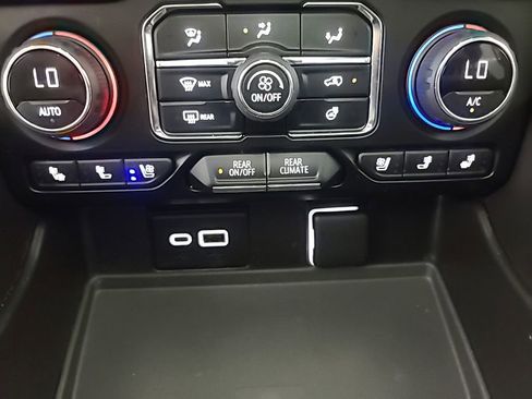 Used 2023 Chevrolet Tahoe High Country w/ Advanced Technology Package AWD/4WD image 40