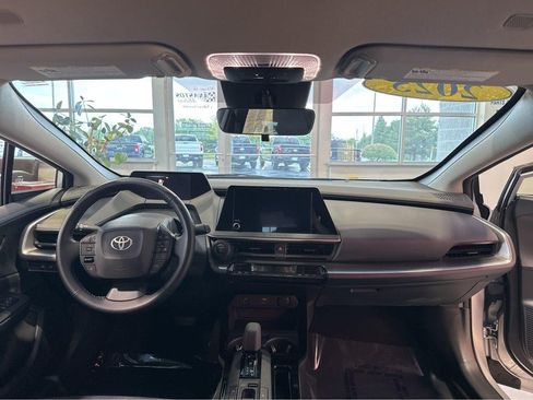 Used 2025 Toyota Prius LE FWD image 20