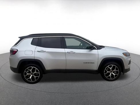 Used 2025 Jeep Compass Limited AWD/4WD image 16