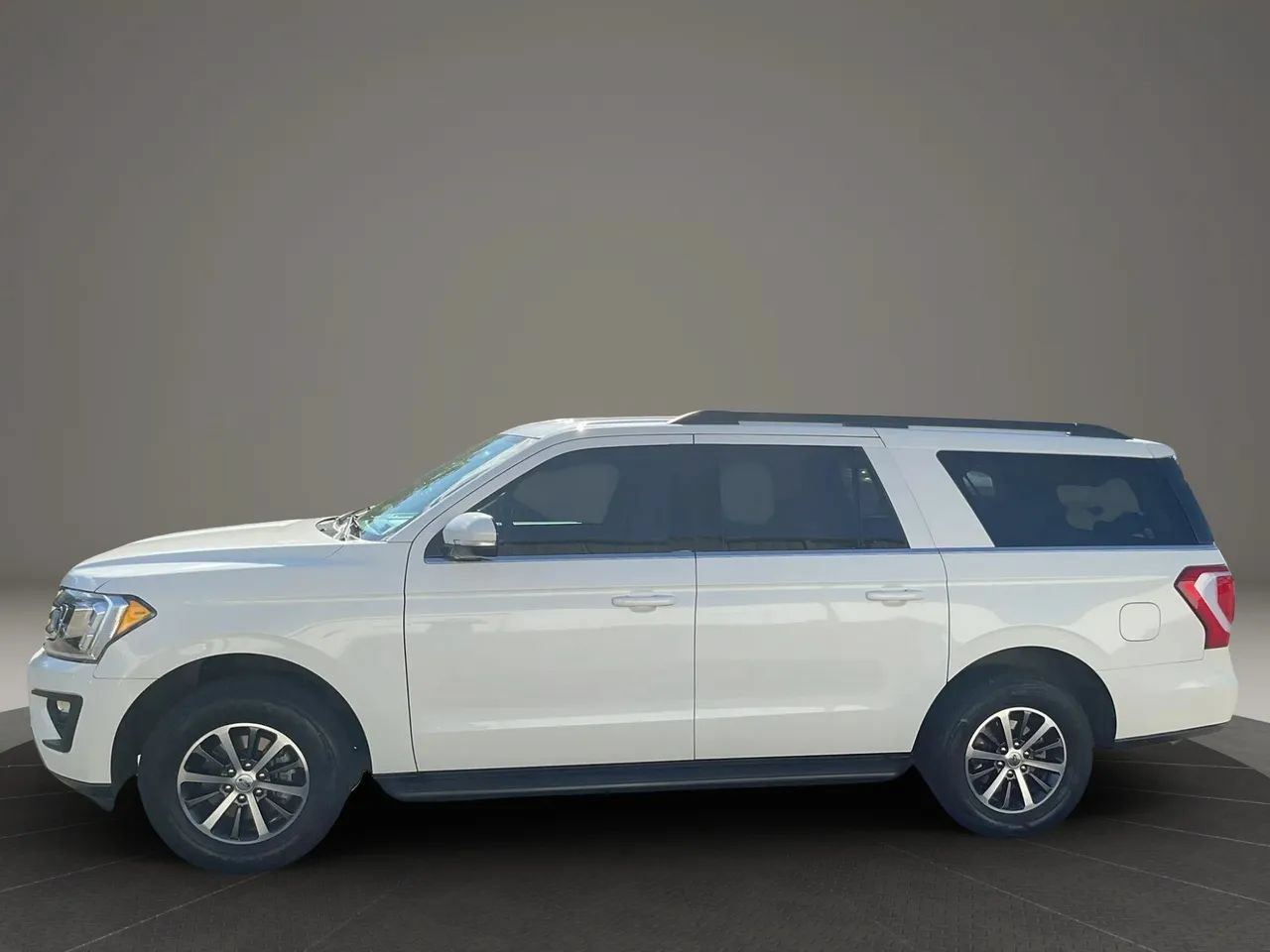 Used 2020 Ford Expedition Max XLT w/ Equipment Group 201A AWD/4WD image 3