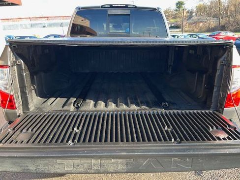 Used 2017 Nissan Titan SL AWD/4WD image 7