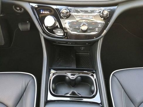 New 2026 Chrysler Pacifica Limited w/ Uconnect Theater Family Group image 25