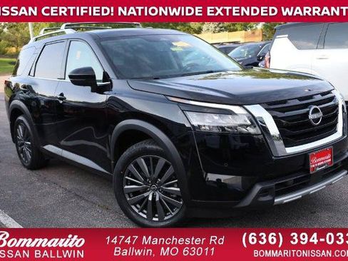 Certified 2025 Nissan Pathfinder SL w/ SL Premium Package FWD image 1