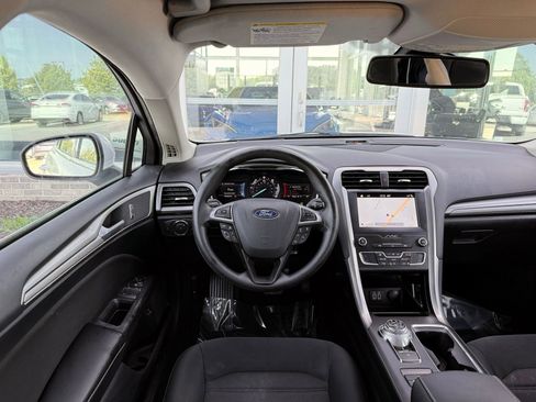 Used 2019 Ford Fusion SE FWD image 25