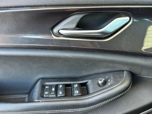Used 2022 Jeep Grand Cherokee L Laredo RWD image 15