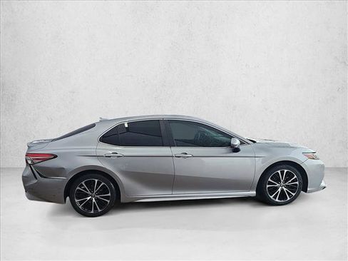 Used 2019 Toyota Camry SE image 6