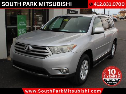 Used 2011 Toyota Highlander SE w/ Tow Pkg image 3