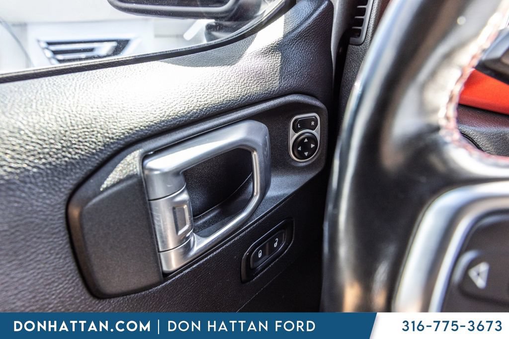 Used 2020 Jeep Gladiator Rubicon w/ Dual Top Group AWD/4WD image 12