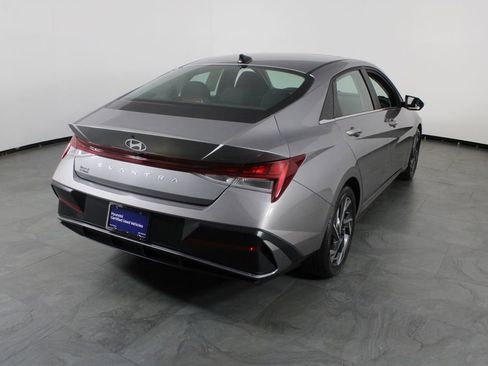 Certified 2024 Hyundai Elantra SEL w/ Convenience Package FWD image 16