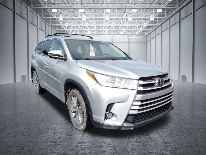 Used 2018 Toyota Highlander XLE AWD/4WD image 3