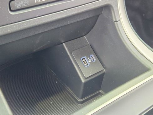 Used 2024 Ford Edge SE image 25