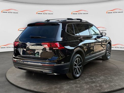 Used 2021 Volkswagen Tiguan SE w/ Panoramic Sunroof Package AWD/4WD image 10