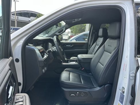 Used 2025 GMC Yukon XL Denali AWD/4WD image 2